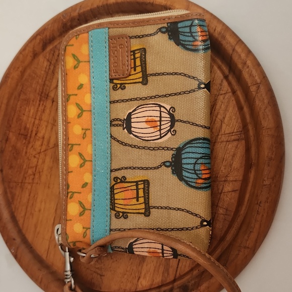 FOSSIL Key Per Wrislet with Birdcage pattern - Picture 3 of 4